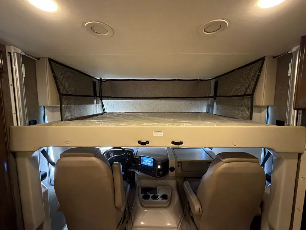 2020 Thor Motor Coach Challenger 35MQ, Photos photo 18