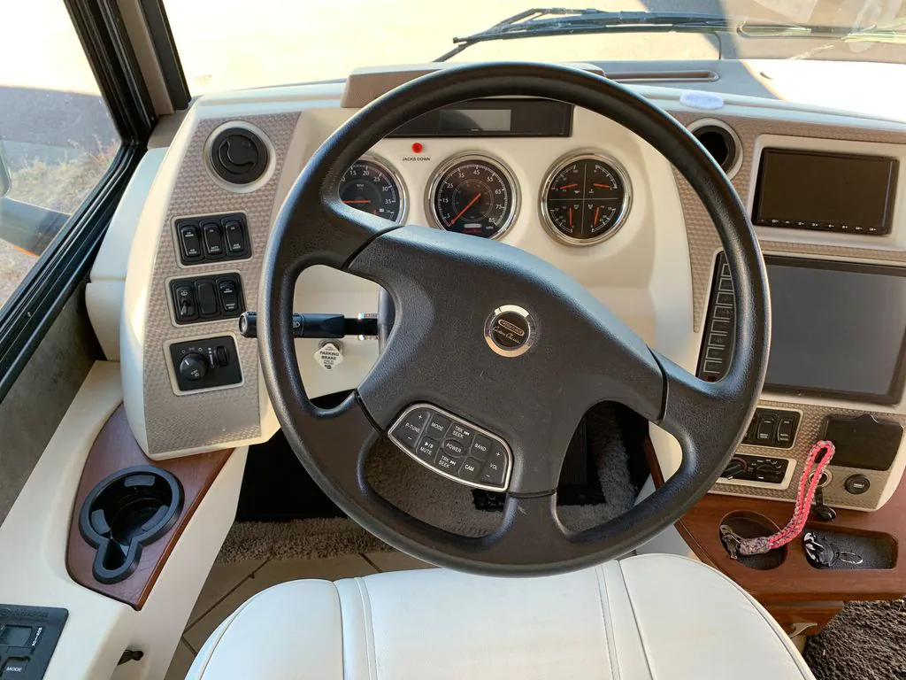 2014 Winnebago Journey 36M - Photo 2