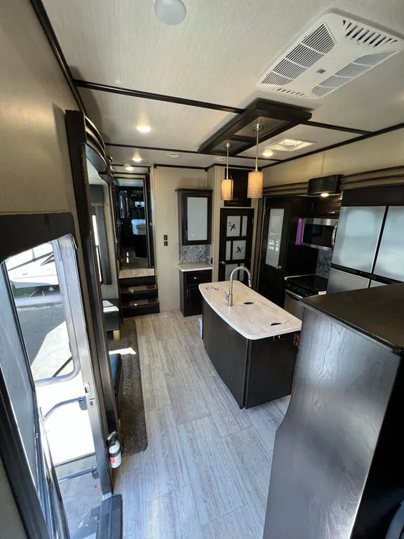 2018 Grand Design Momentum 376TH, Photos photo 20