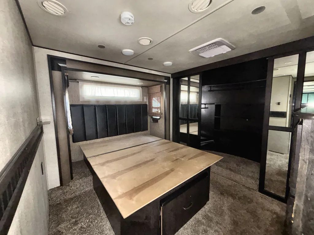 2015 Grand Design Momentum 380TH, Photos photo 15