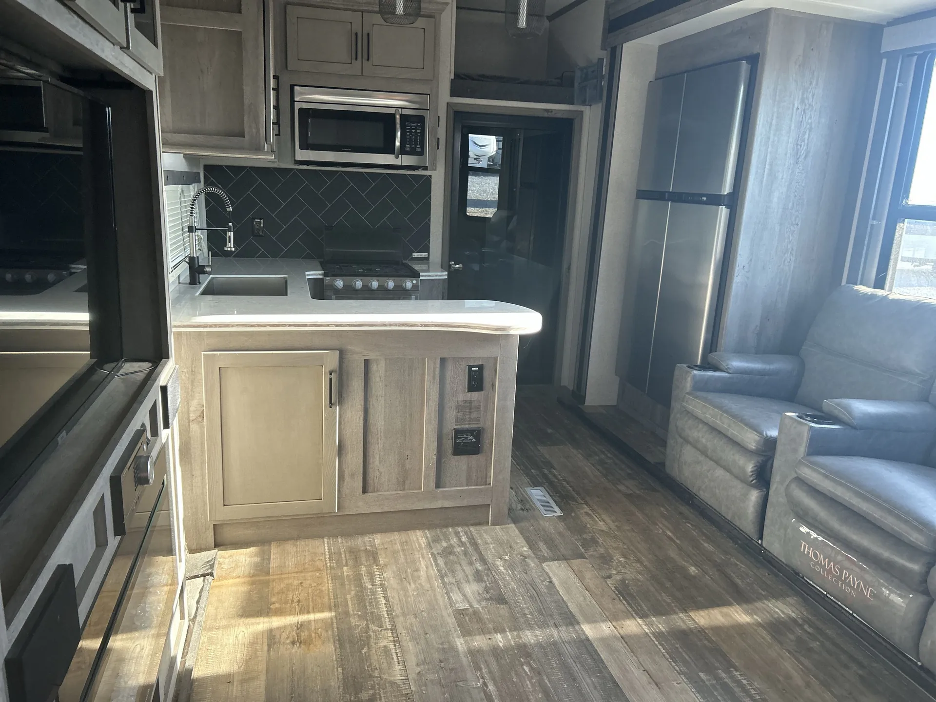 2020 Keystone Raptor 423 — living area main