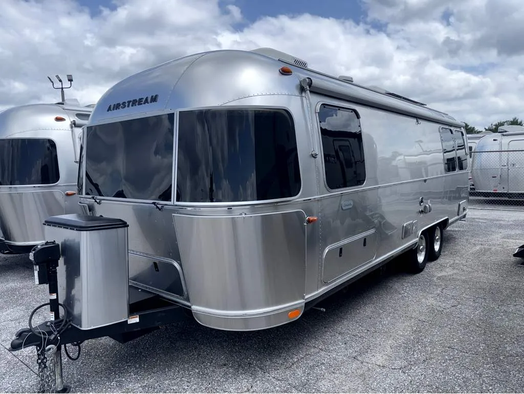 2024 Airstream Globetrotter 27FB - Photo 3