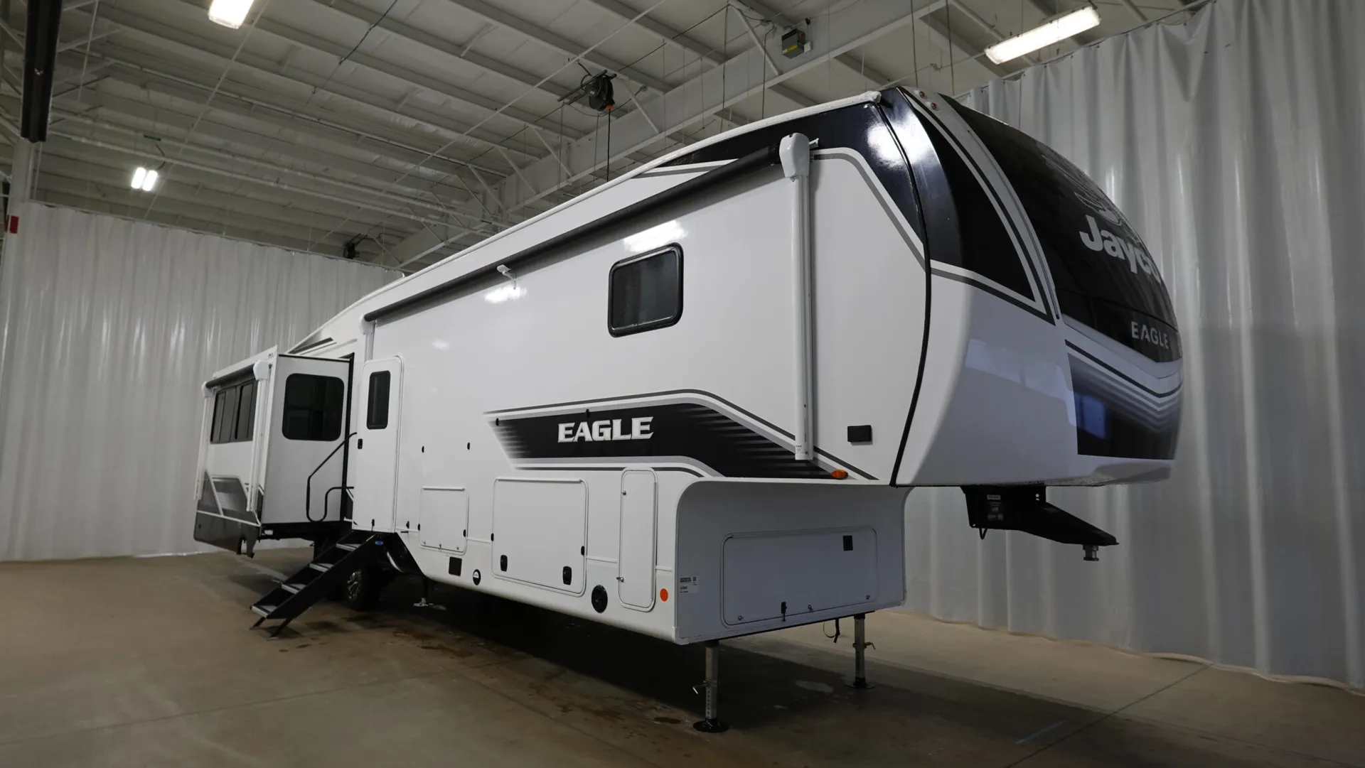 2026 Jayco Eagle 355MBQS - Photo 2