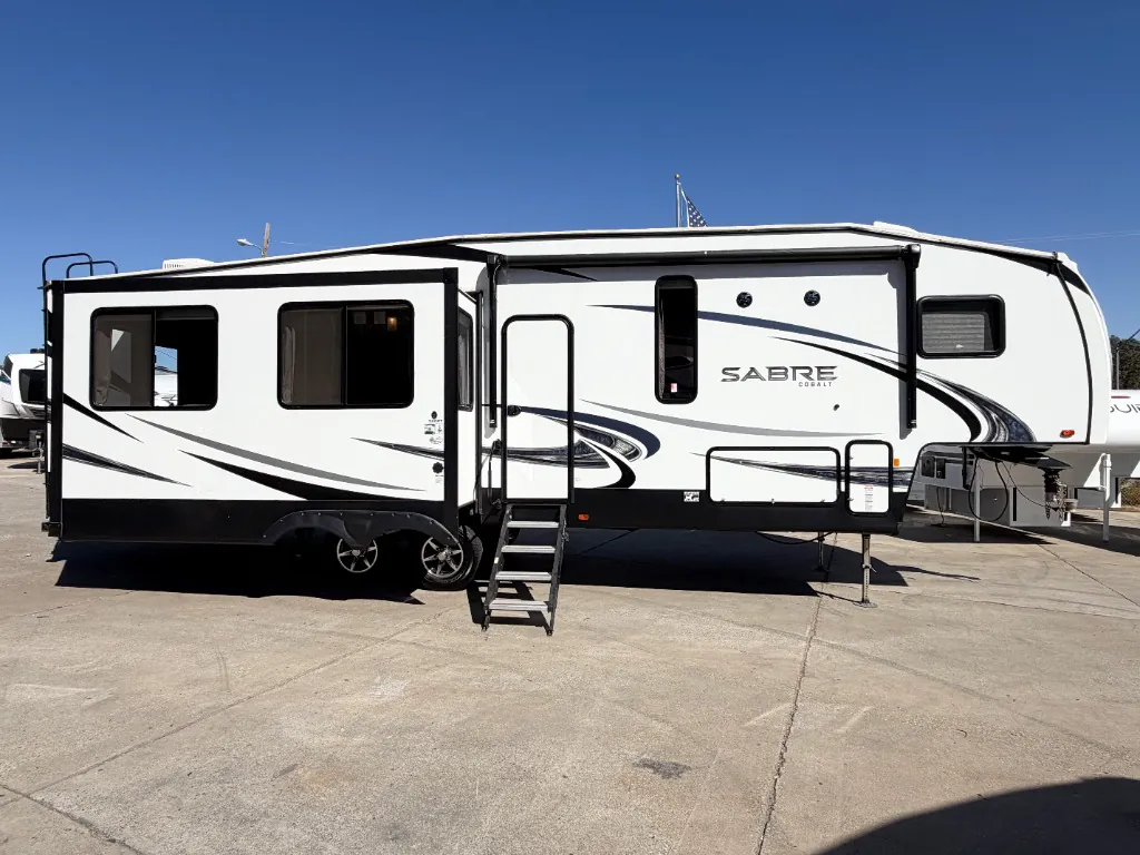 2019 Forest River Sabre 32DPT — Photo 6