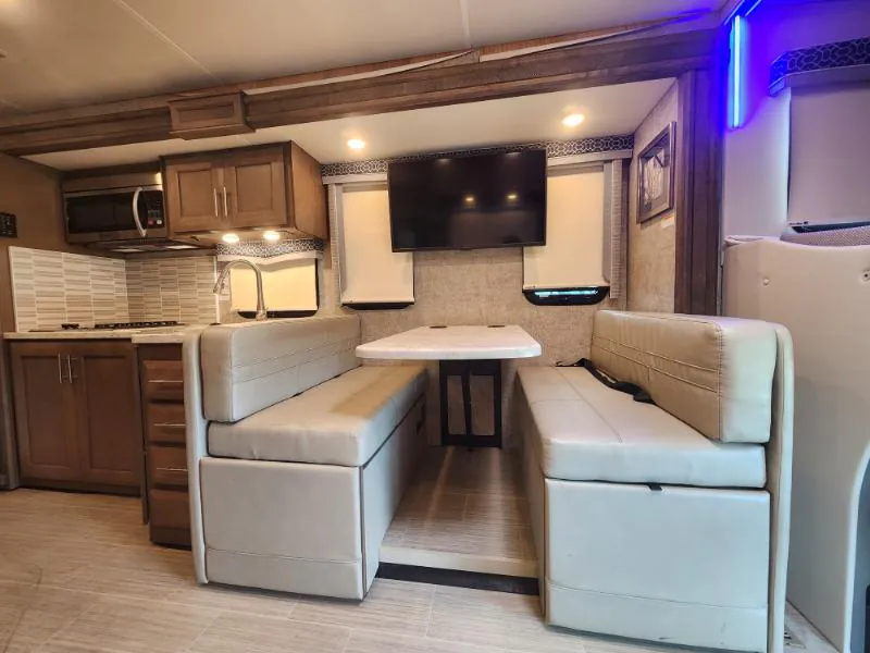 2022 Thor Motor Coach Magnitude Super C XG32, Photos photo 5