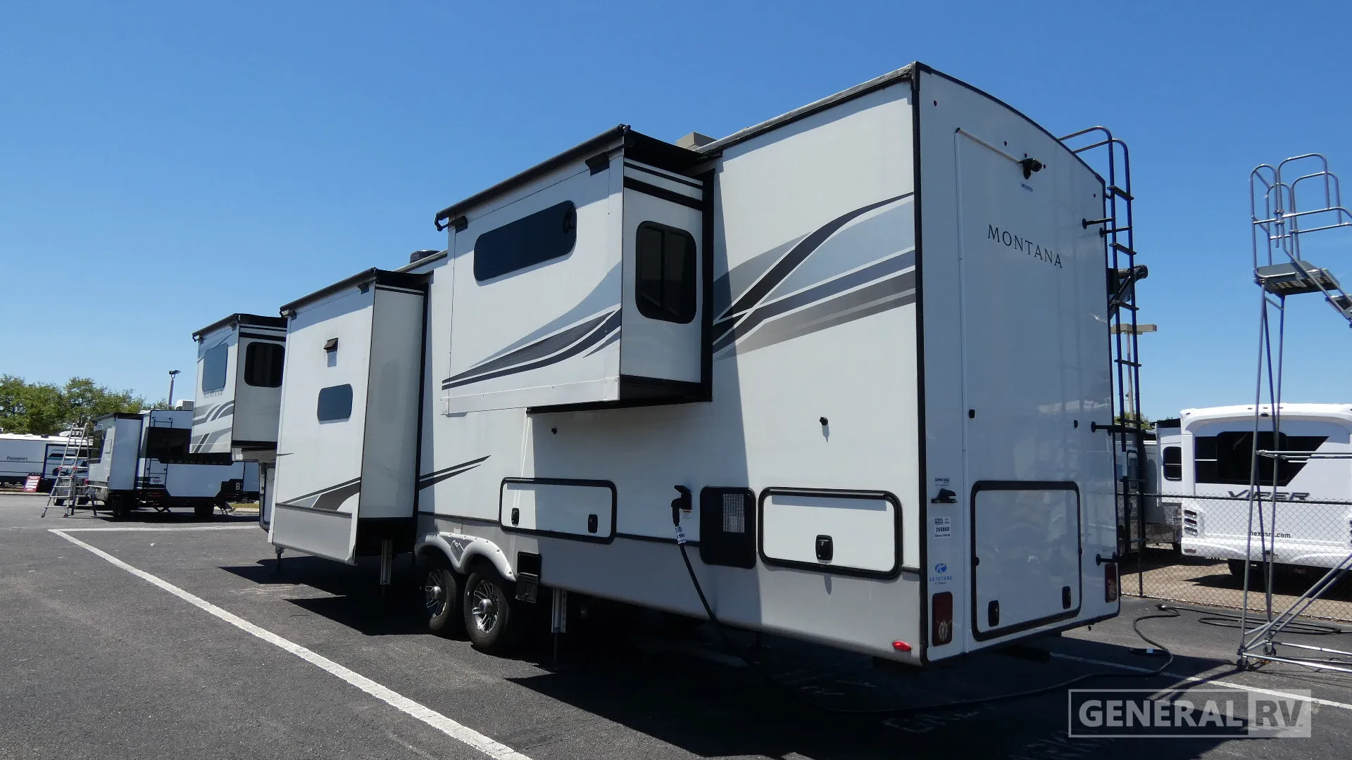 2022 Keystone Montana 3763BP - Photo 4
