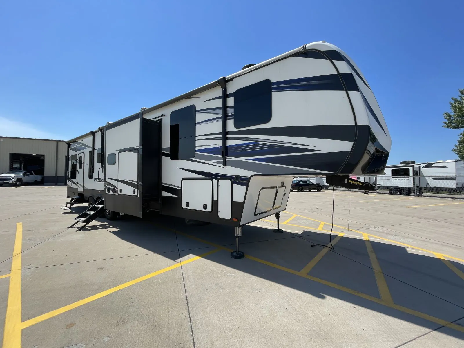 2019 Keystone Fuzion 427 - Photo 2