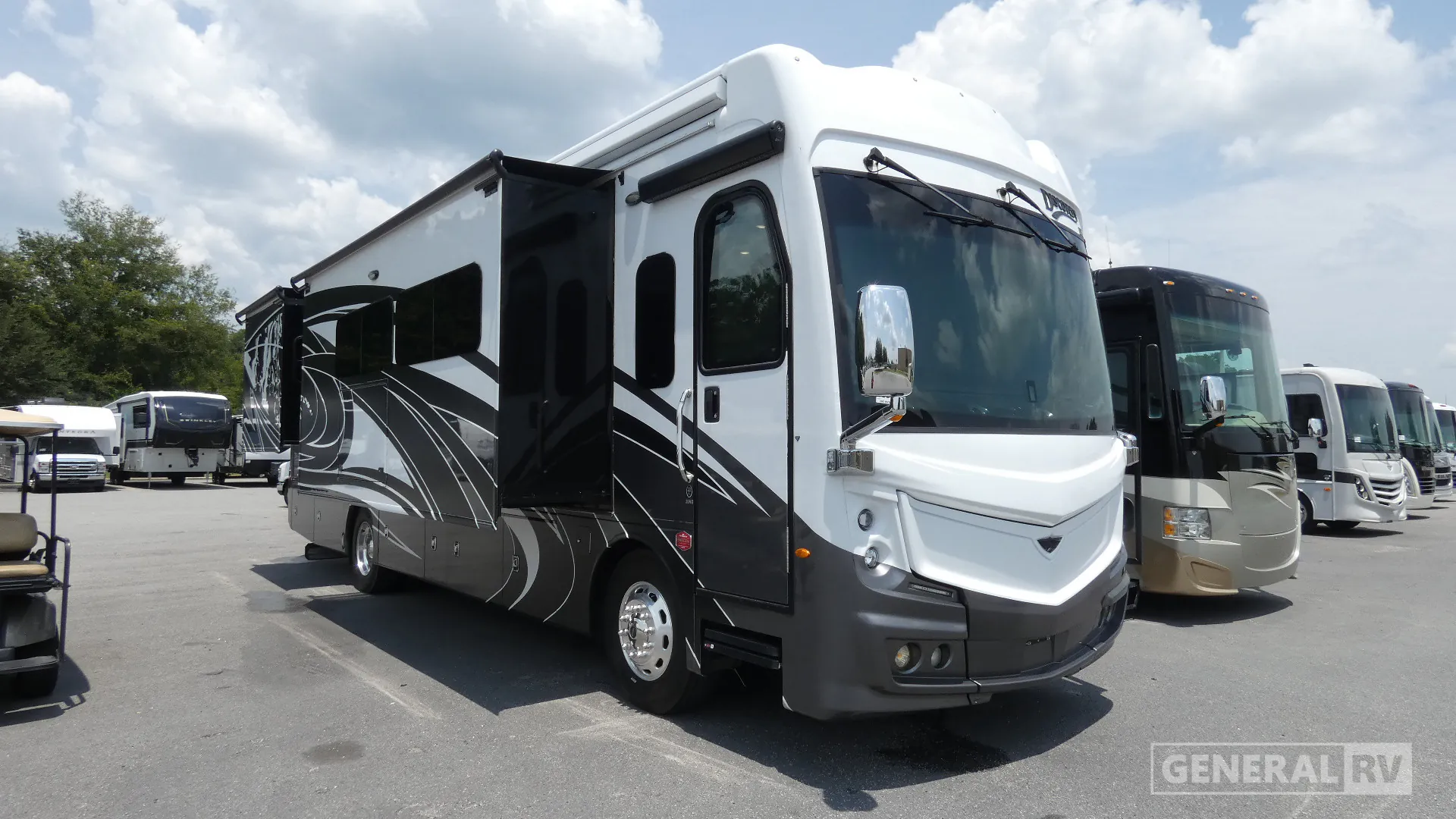 2022 Fleetwood Discovery LXE 36HQ - Photo 2