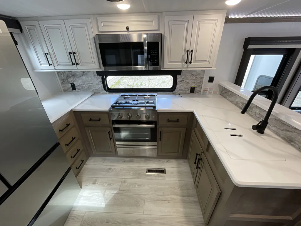2024 Keystone Montana 3901RK, Photos photo 11