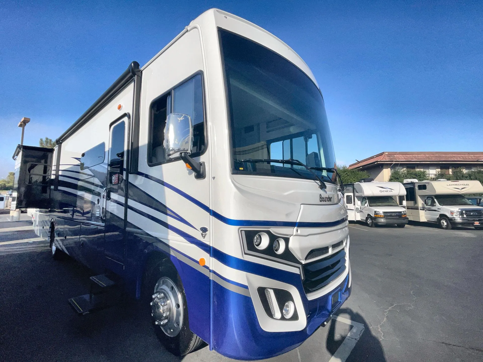 2025 Fleetwood Bounder 36F - Photo 3