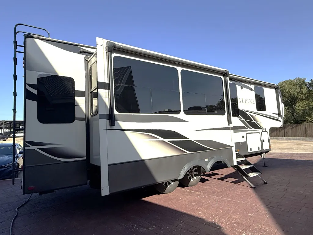 2021 Keystone Alpine 3120RS dealer photo 9 from Pinnacle RV