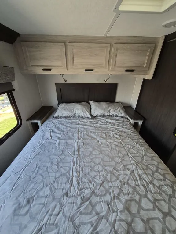 2023 Forest River Sunseeker 3250DS LE - Photo 2