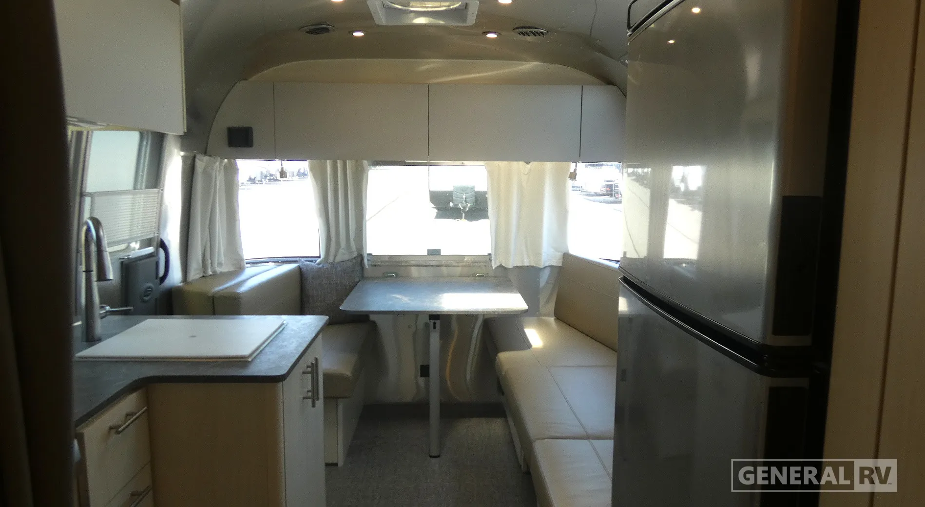 2023 Airstream Flying Cloud 25FB - Photo 3