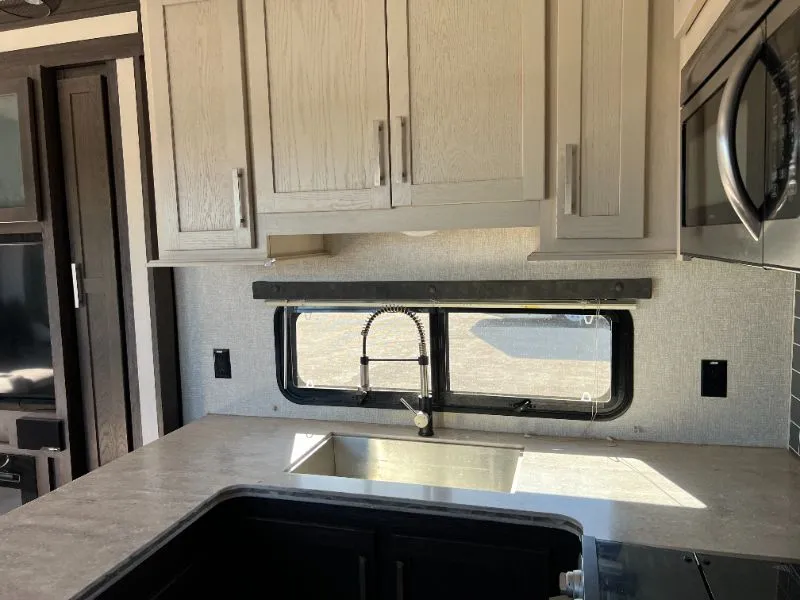 2019 Keystone Raptor 423, Photos photo 13