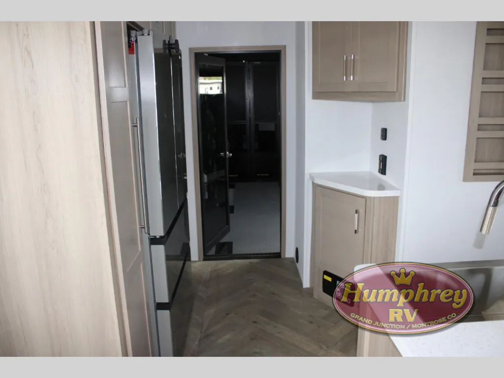 2025 Keystone Raptor 433, Photos photo 16