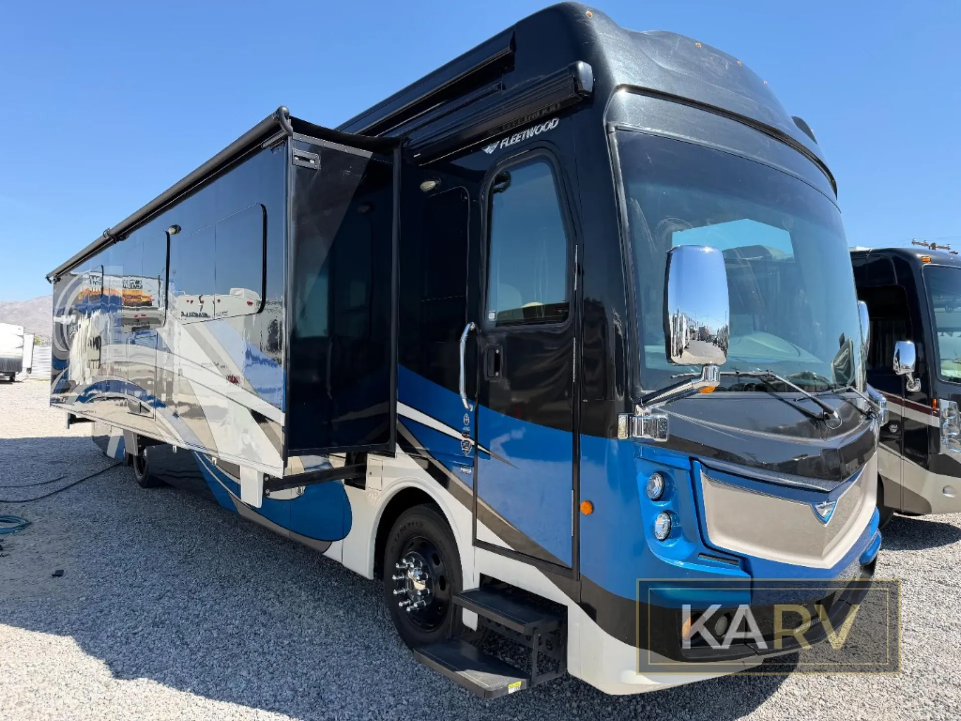 2017 Fleetwood Discovery LXE 40G - Photo 2