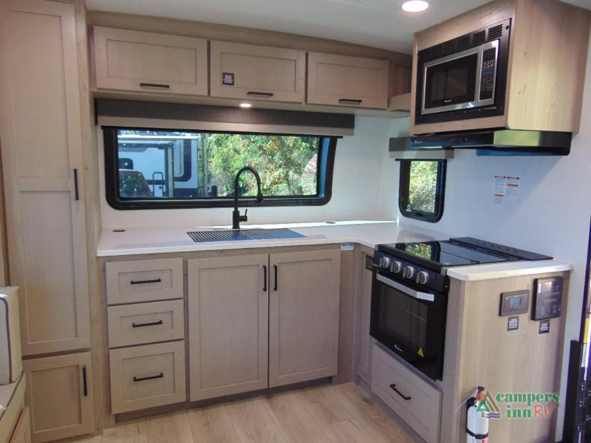 2026 Forest River Rockwood Mini Lite 2506FK — Photo 7