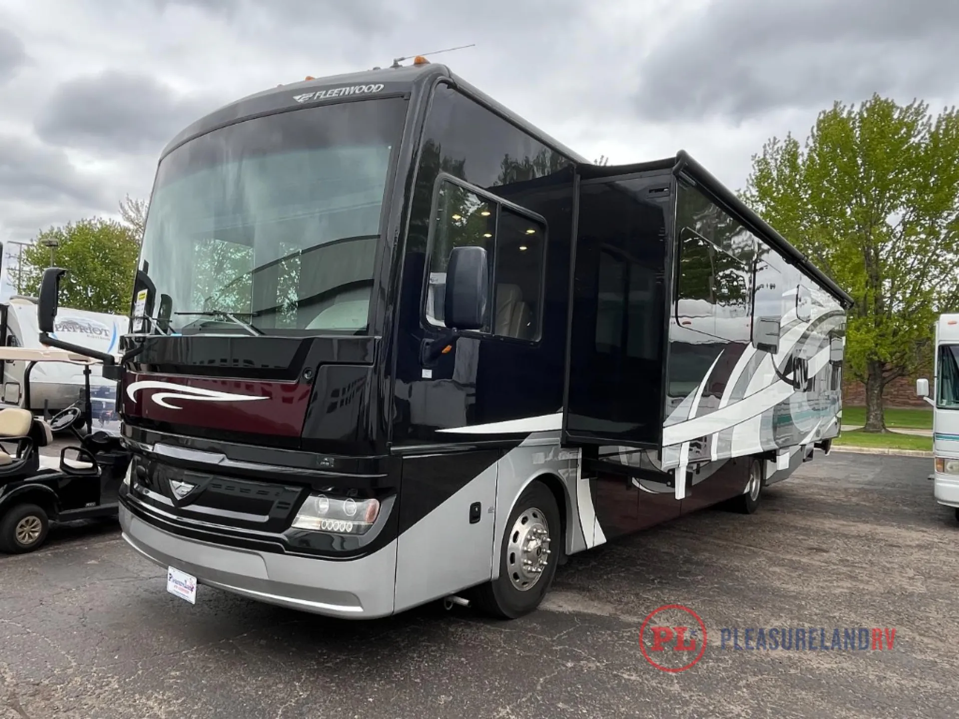 2018 Fleetwood Pace Arrow LXE 38N - Photo 3