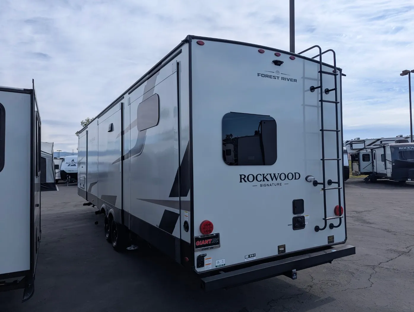 2026 Forest River Rockwood Signature 8336BH - Photo 4