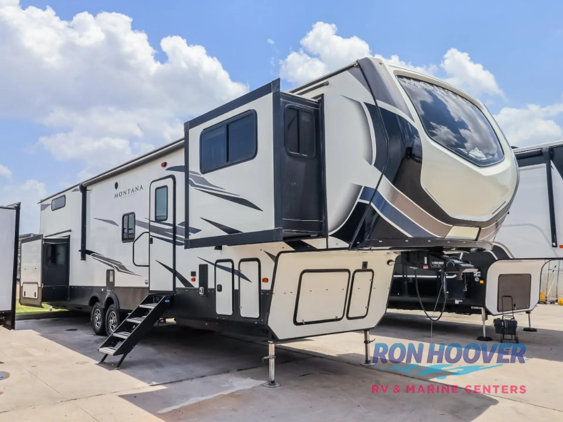 2021 Keystone Montana High Country 377FL - Photo 2