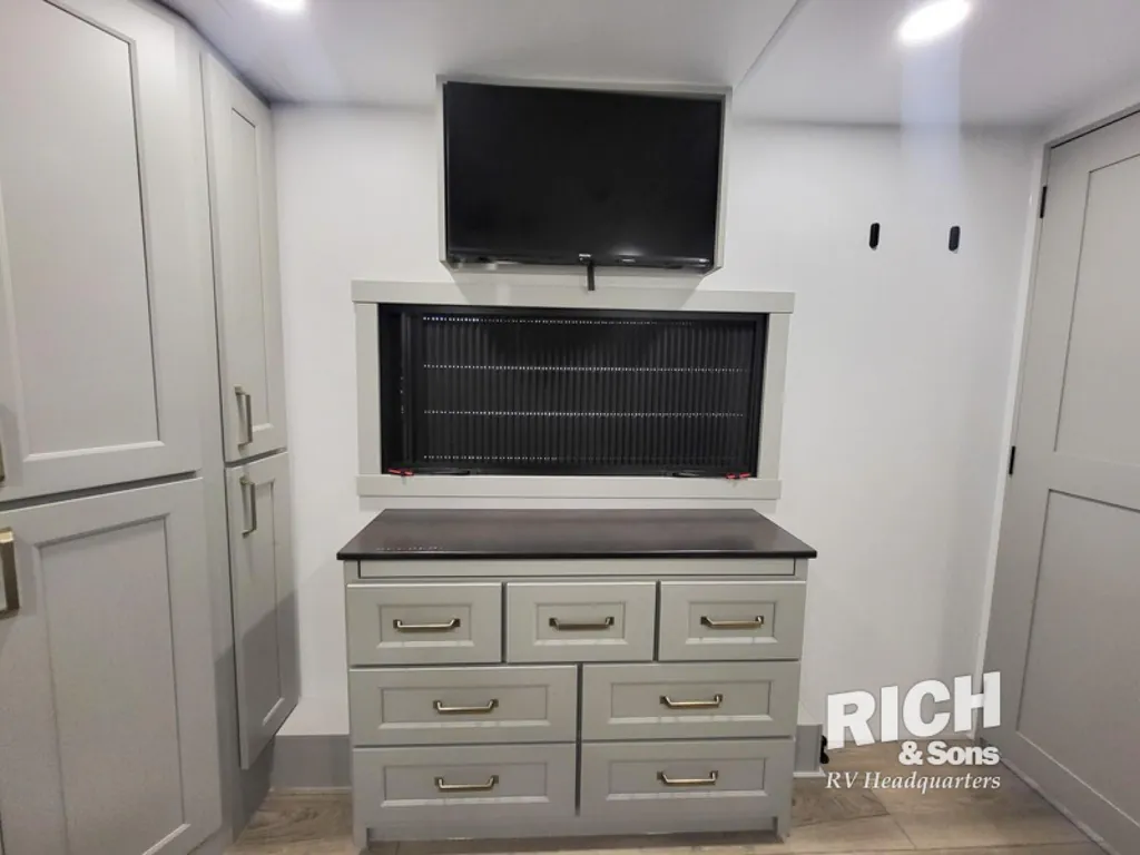 2026 Brinkley Model G 4100, Photos photo 30