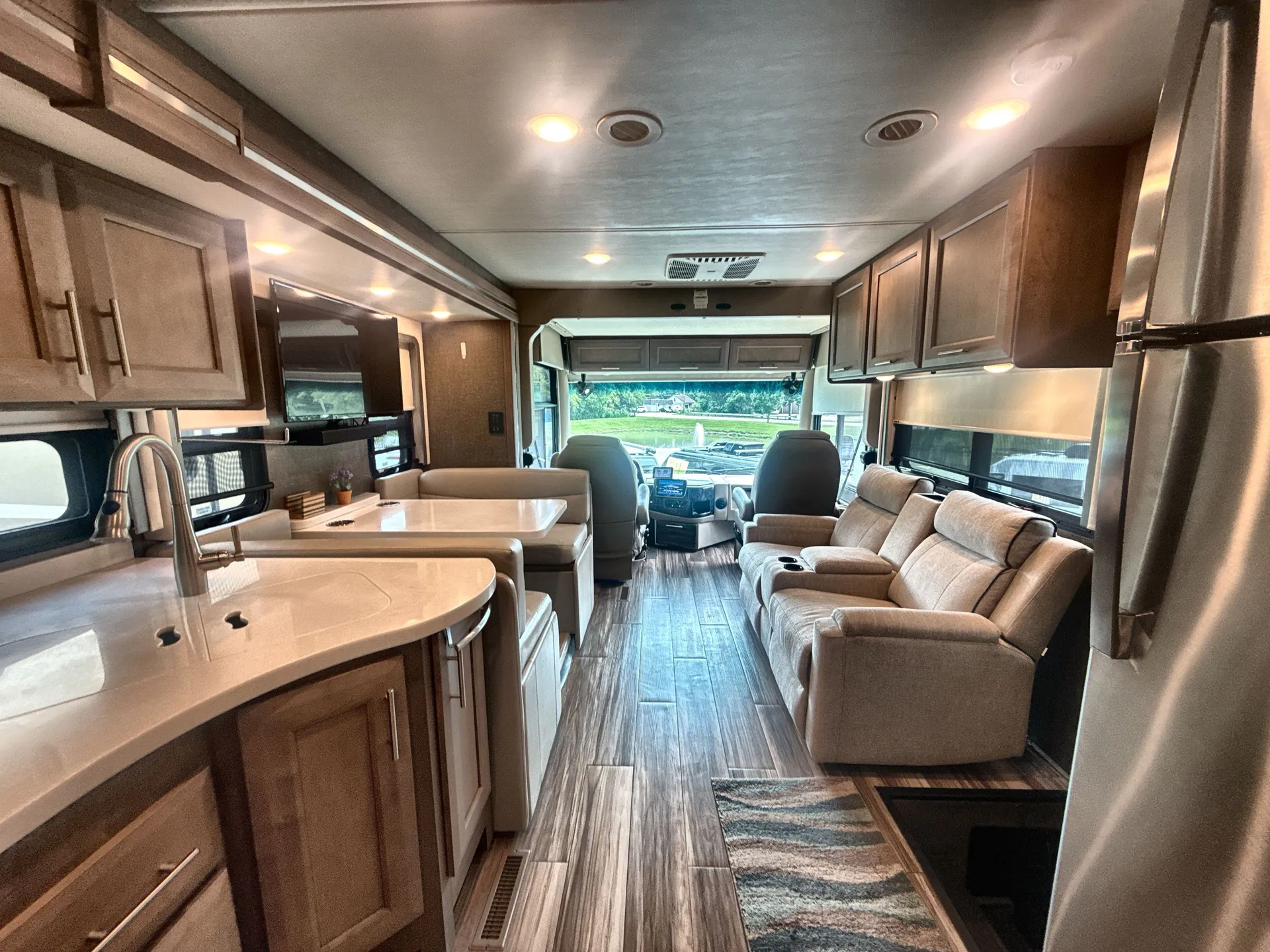 2022 Thor Motor Coach Palazzo 33.5 — living area main