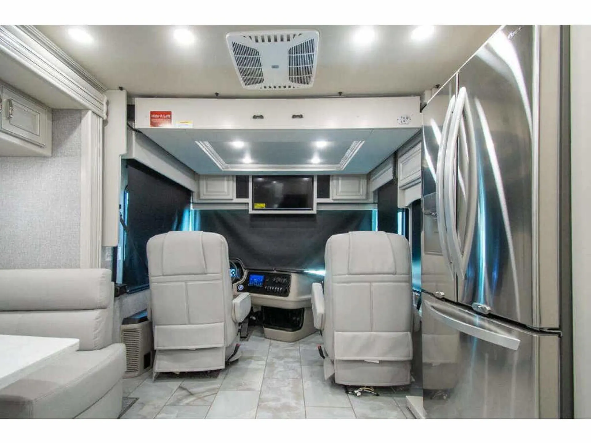 2026 Holiday Rambler Endeavor 38N - Photo 4