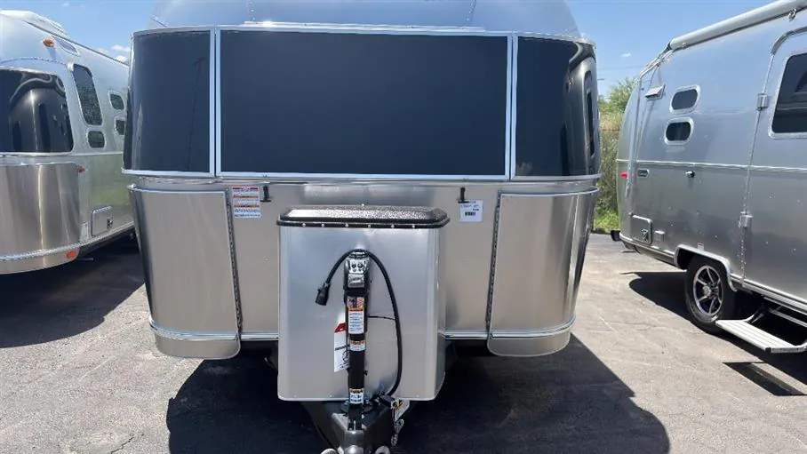 2027 Airstream Flying Cloud 25FB - Photo 3