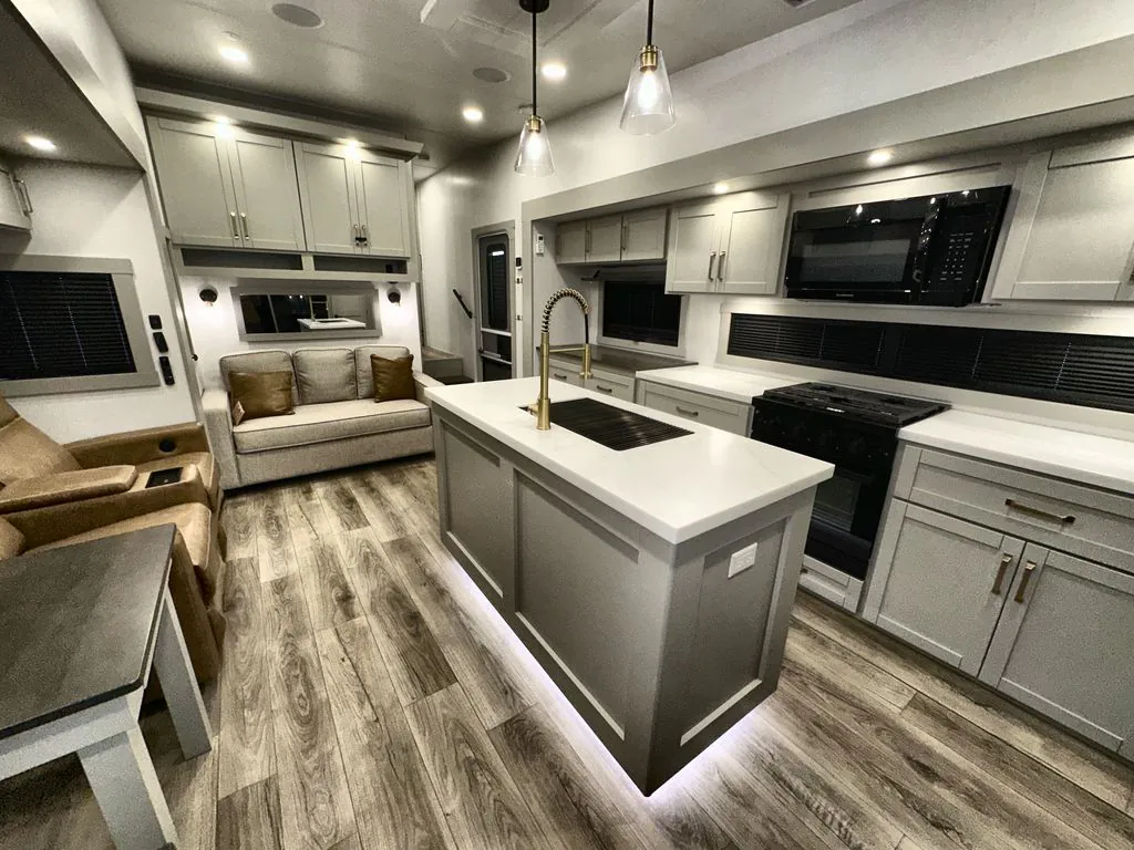 2025 Brinkley Model Z 3400, Photos photo 6