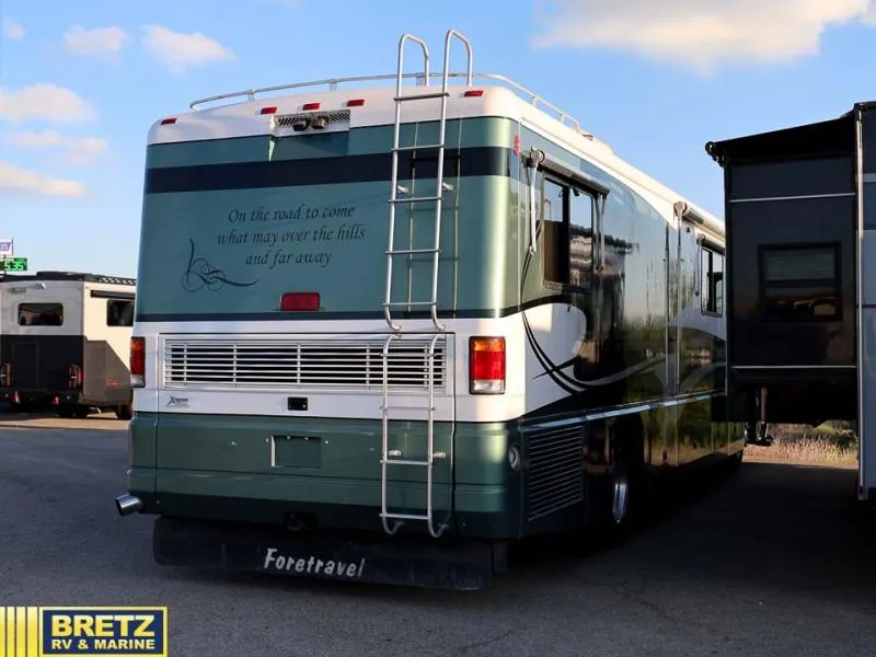 1999 Foretravel Foretravel Used   4000 U320 - Photo 3