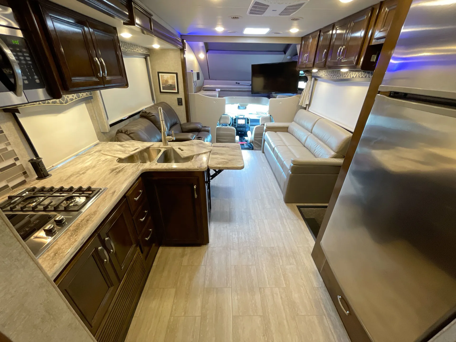 2020 Thor Motor Coach Magnitude BB35 - Photo 4