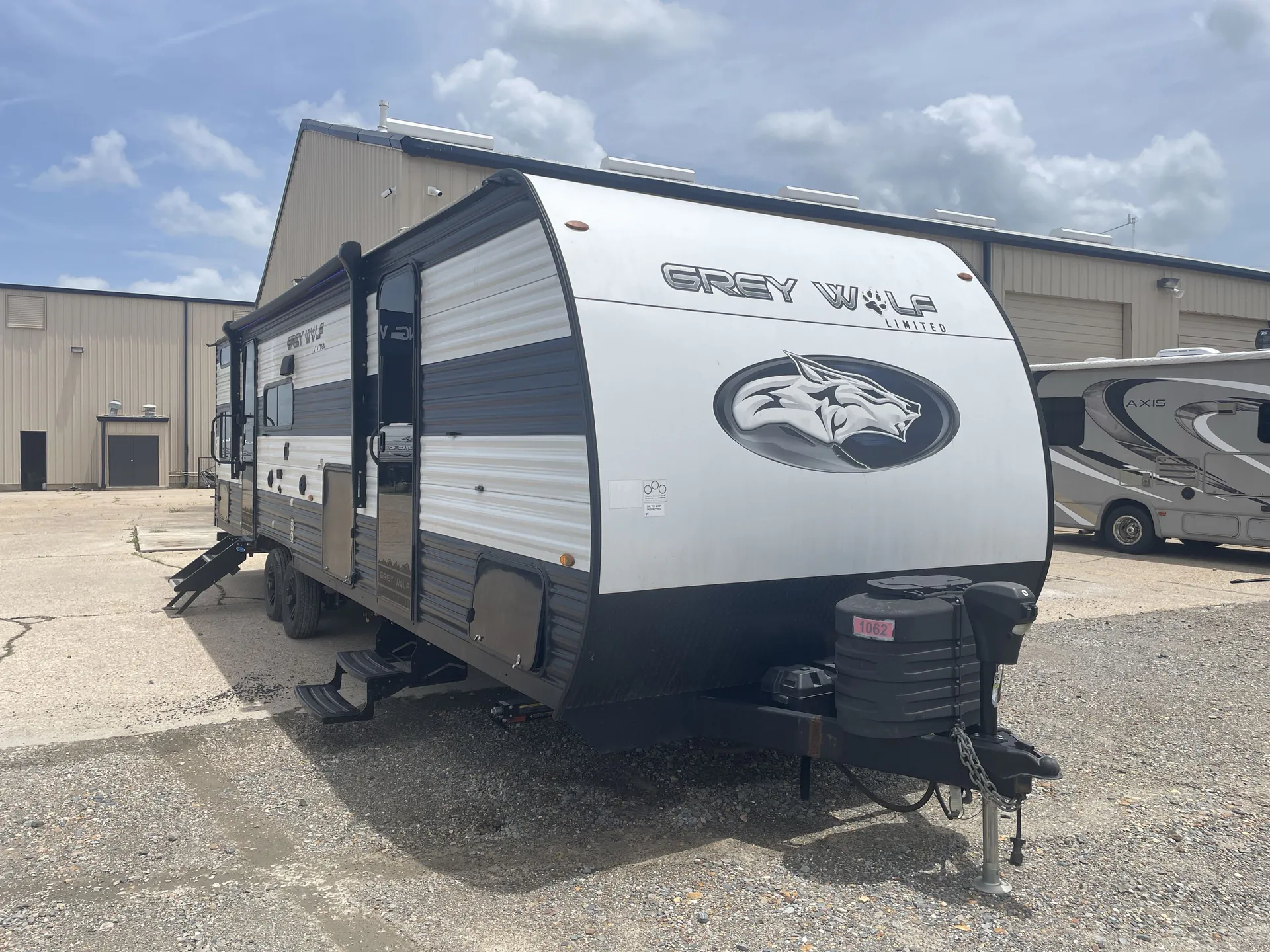2024 Forest River Cherokee Grey Wolf 27DBH
