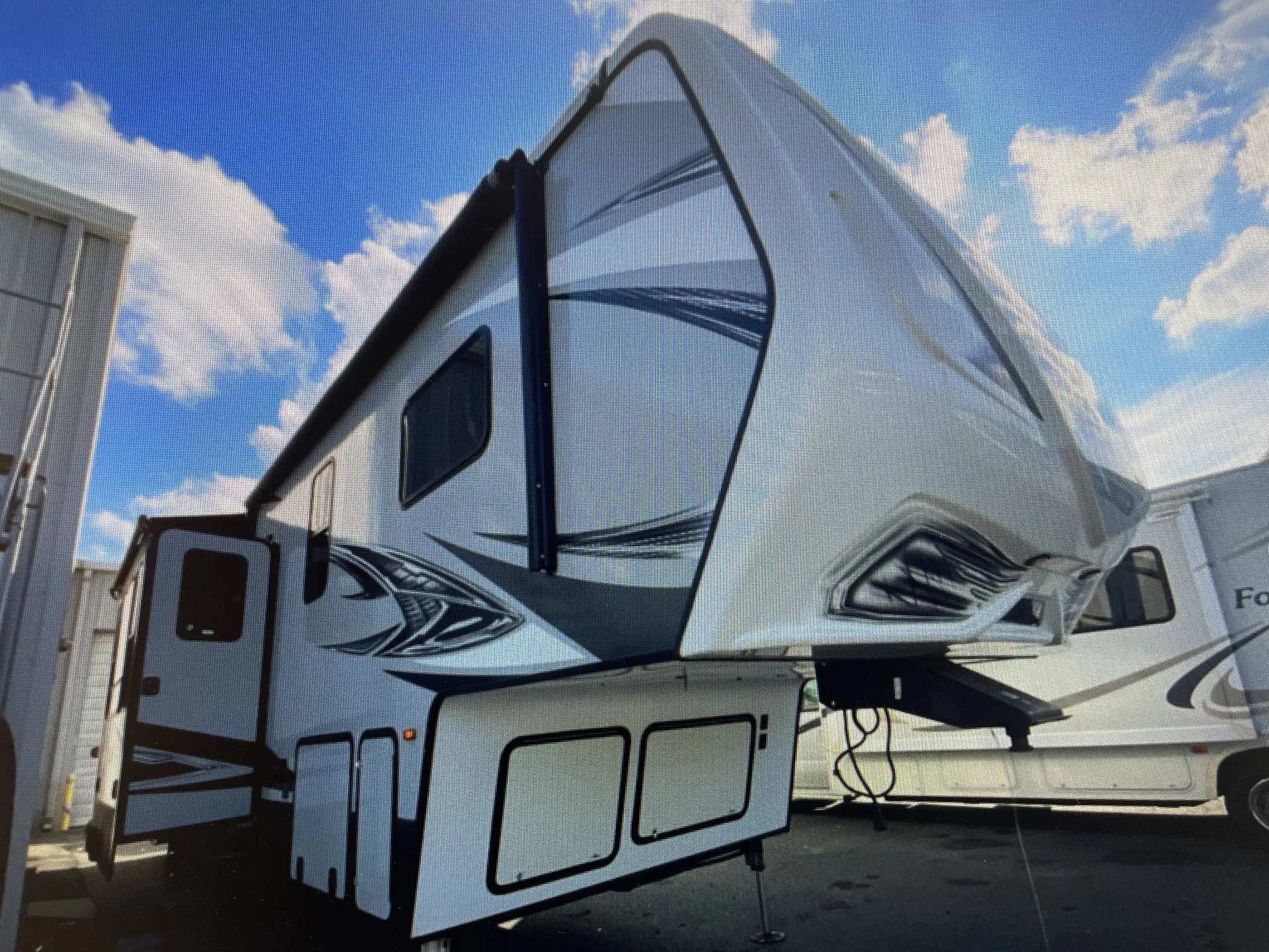 2018 Keystone Carbon 357 - Photo 2