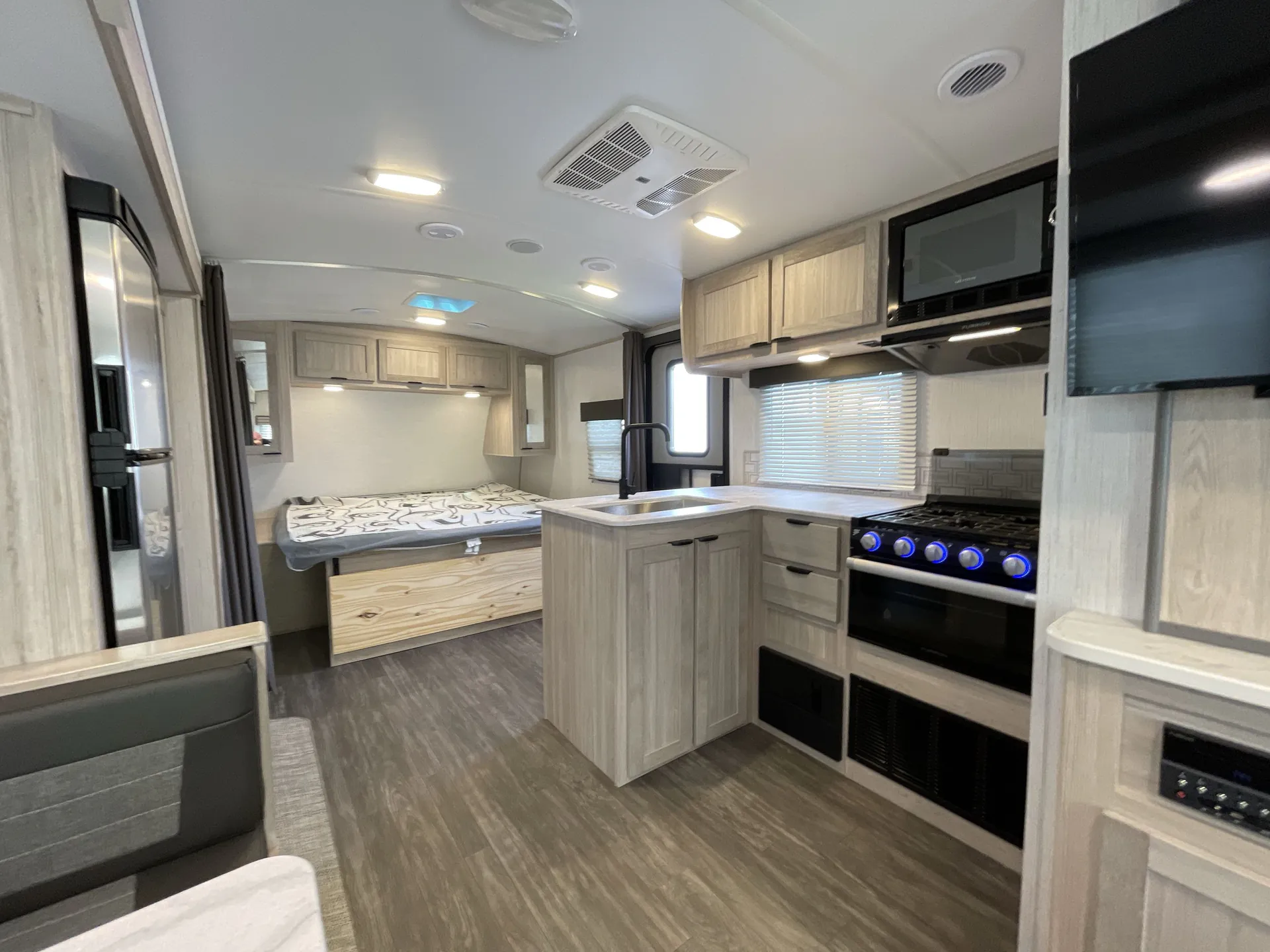 2022 Cruiser RV Shadow Cruiser SC215RBS - Photo 3
