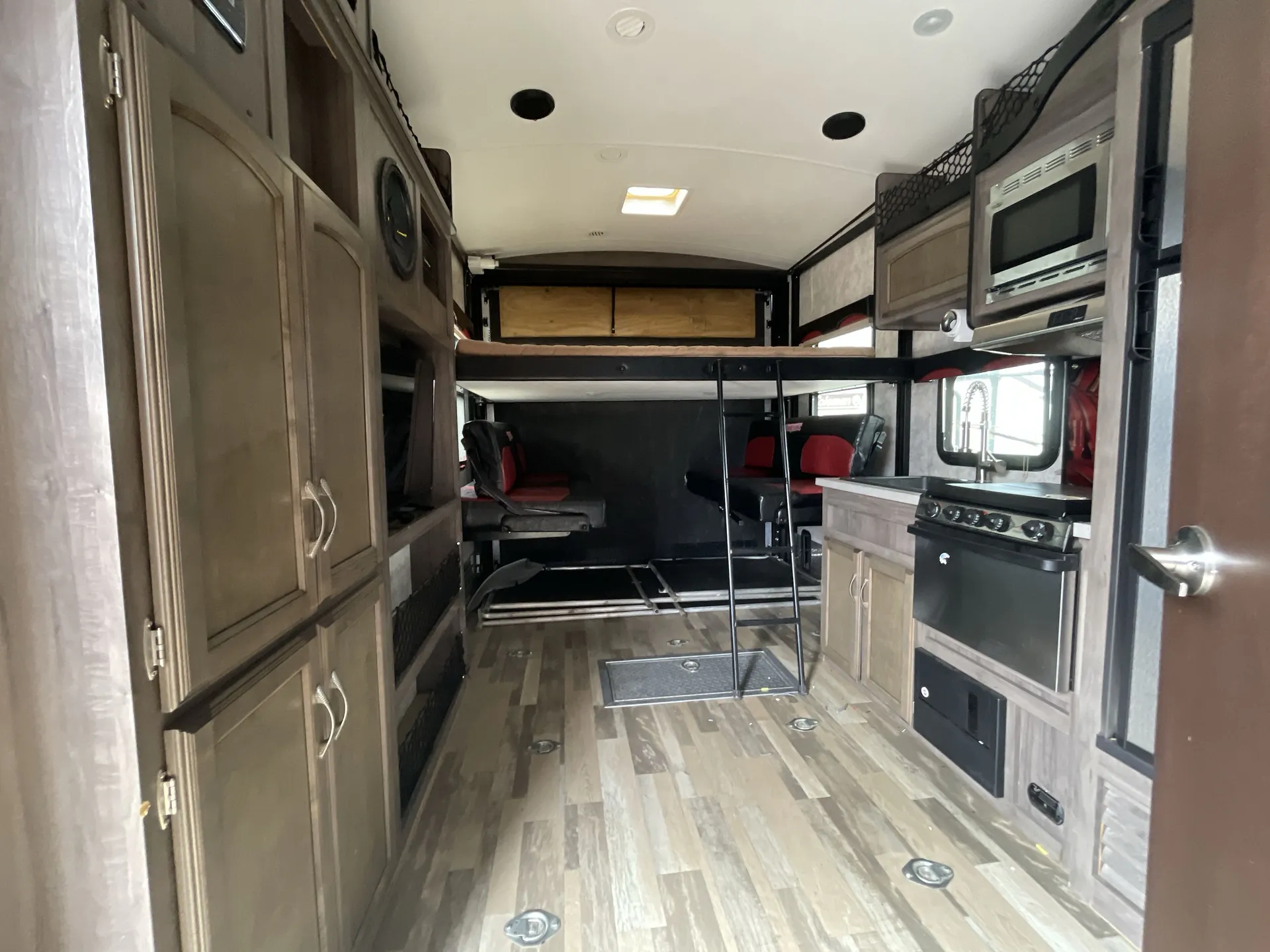 2016 Winnebago Spyder 24FQ — living area main