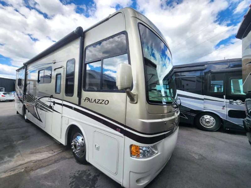 2013 Thor Motor Coach Palazzo 33.2 - Photo 2