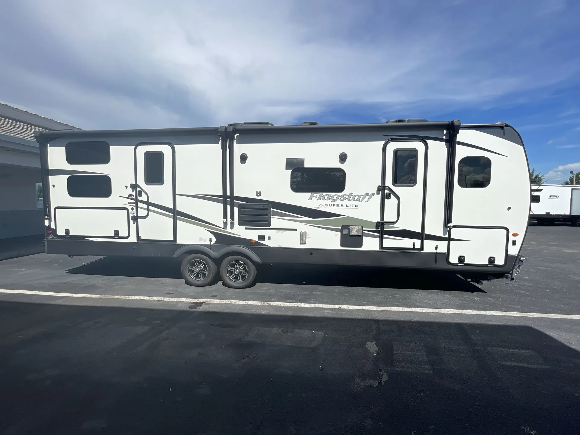 2023 Forest River Flagstaff Super Lite 27BHWS — campside