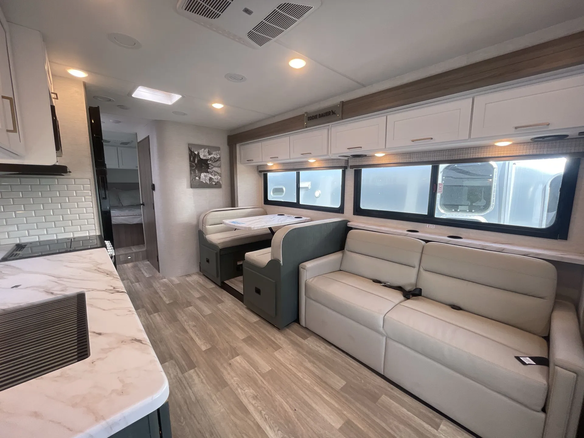 2026 Thor Motor Coach Eddie Bauer 31ED - Photo 3