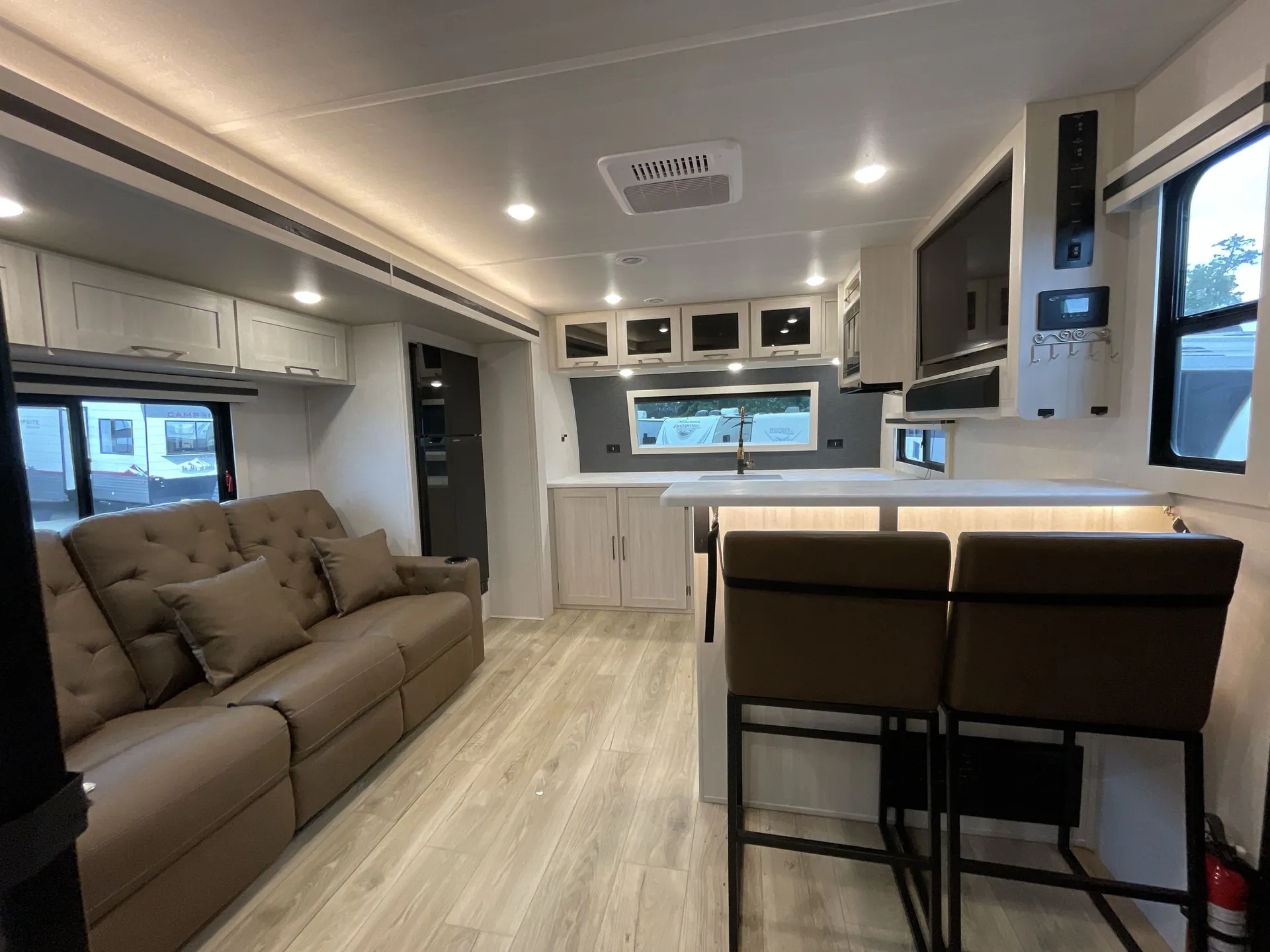 2025 Forest River Grand Surveyor 268FKBS — stove oven open