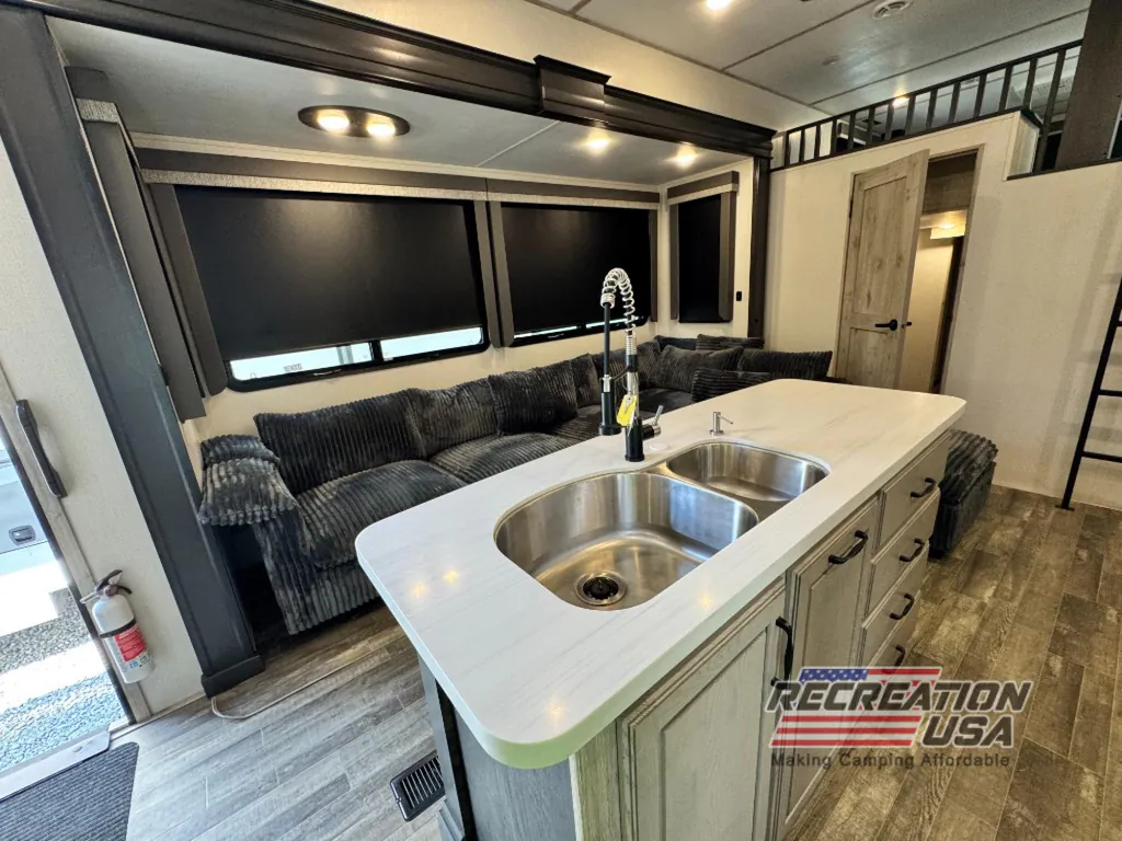 2023 Keystone Avalanche 390DS, Photos photo 9