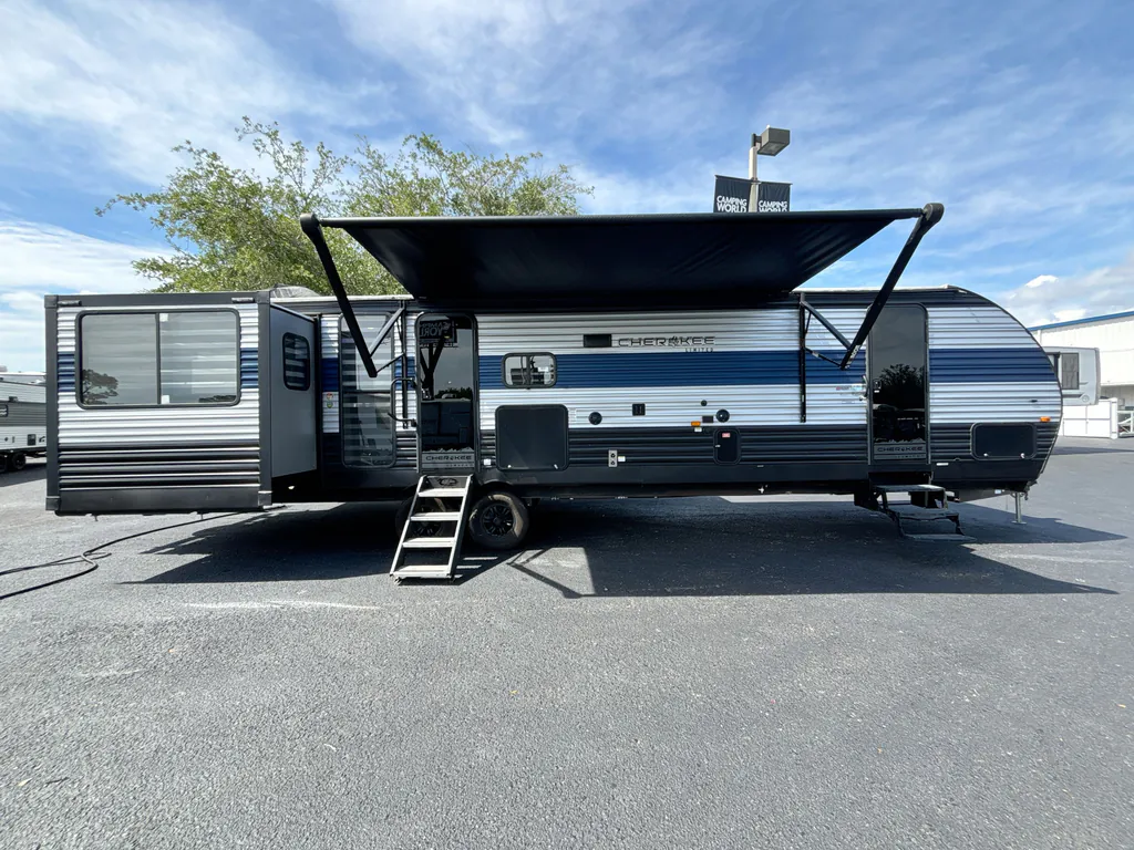 2022 Forest River Cherokee 306MM, Photos photo 6
