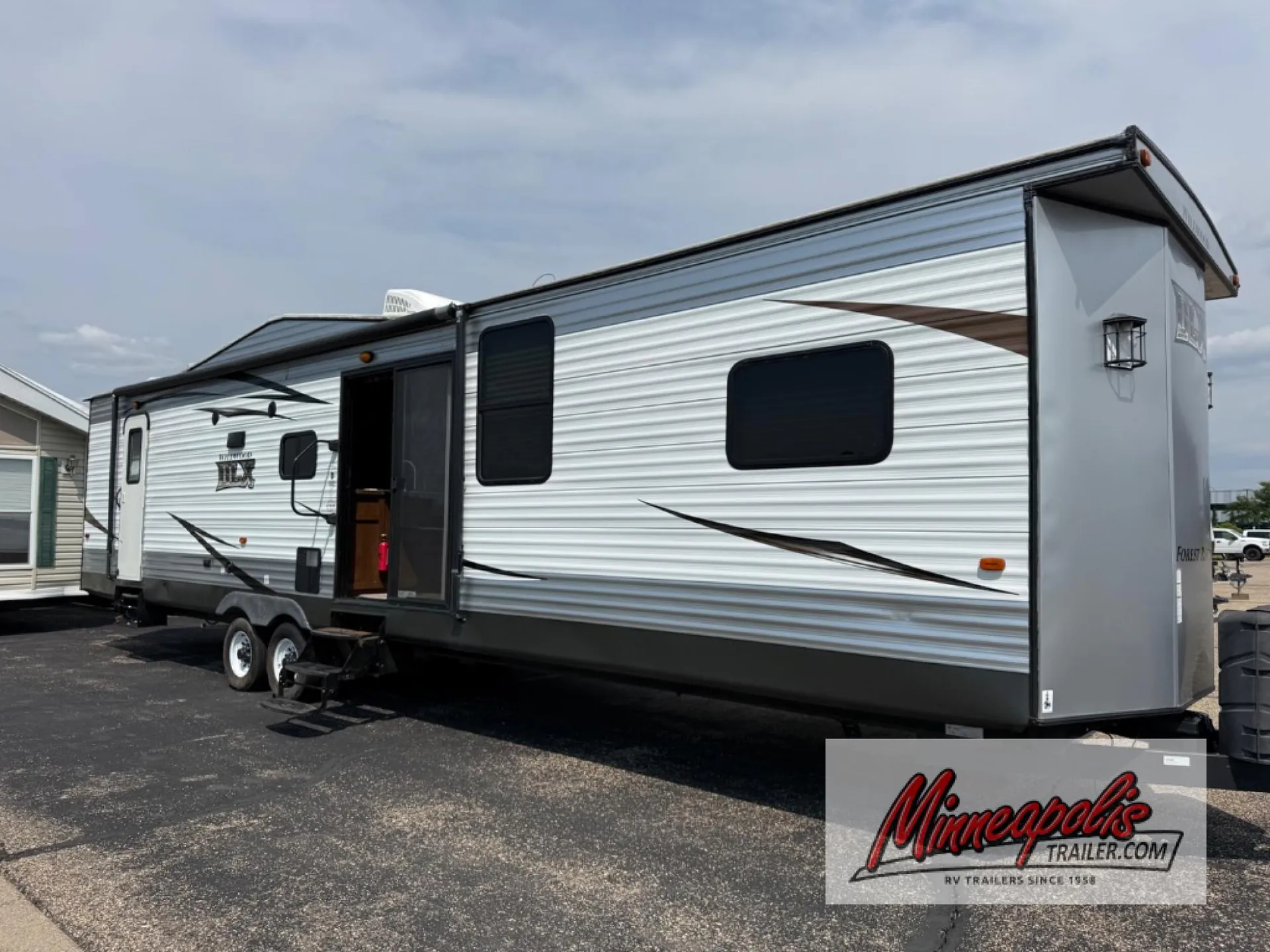 2017 Forest River Wildwood DLX 426-2B - Photo 2