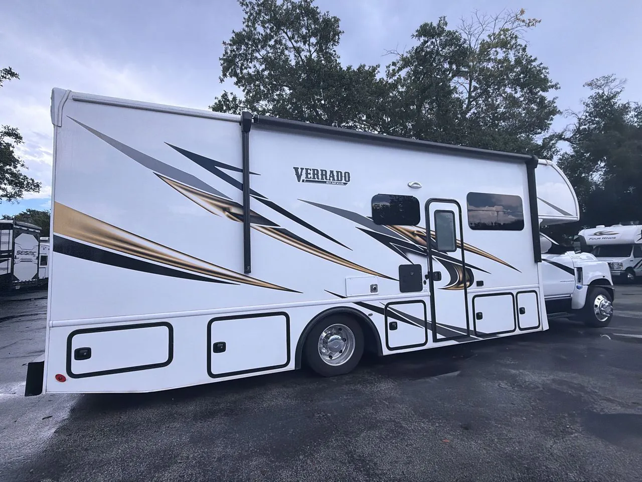2023 Nexus Verrado 32S - Photo 4