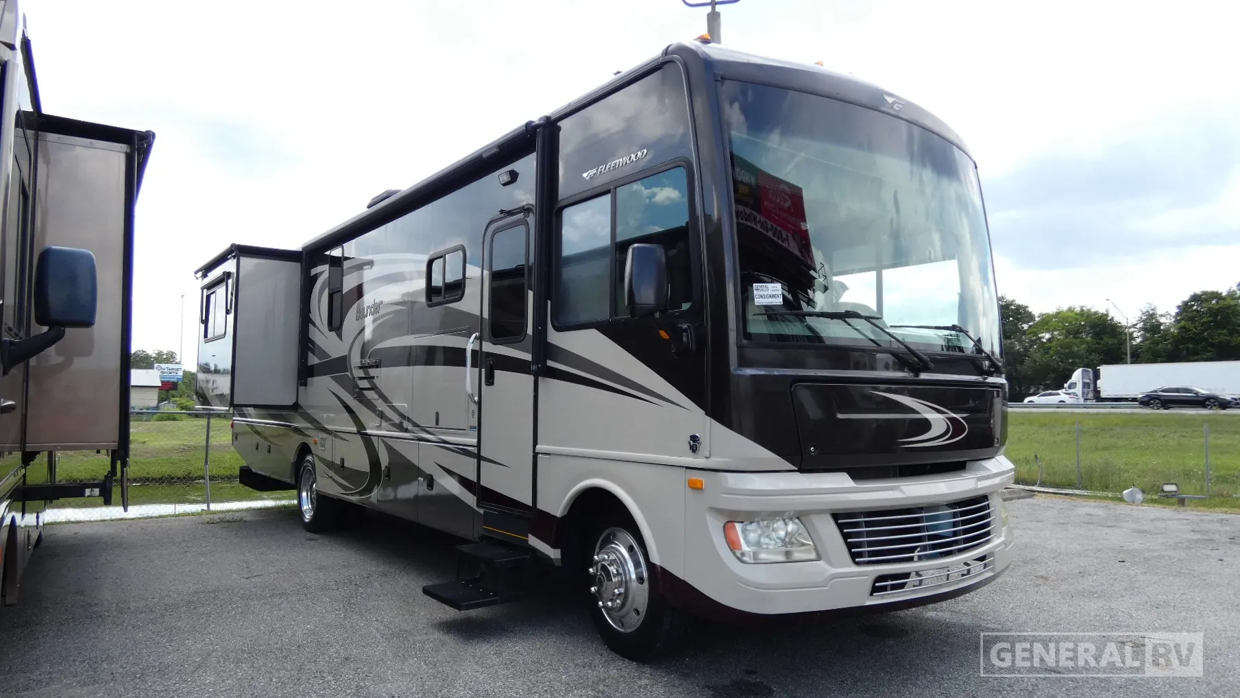 2014 Fleetwood Bounder 35K - Photo 2