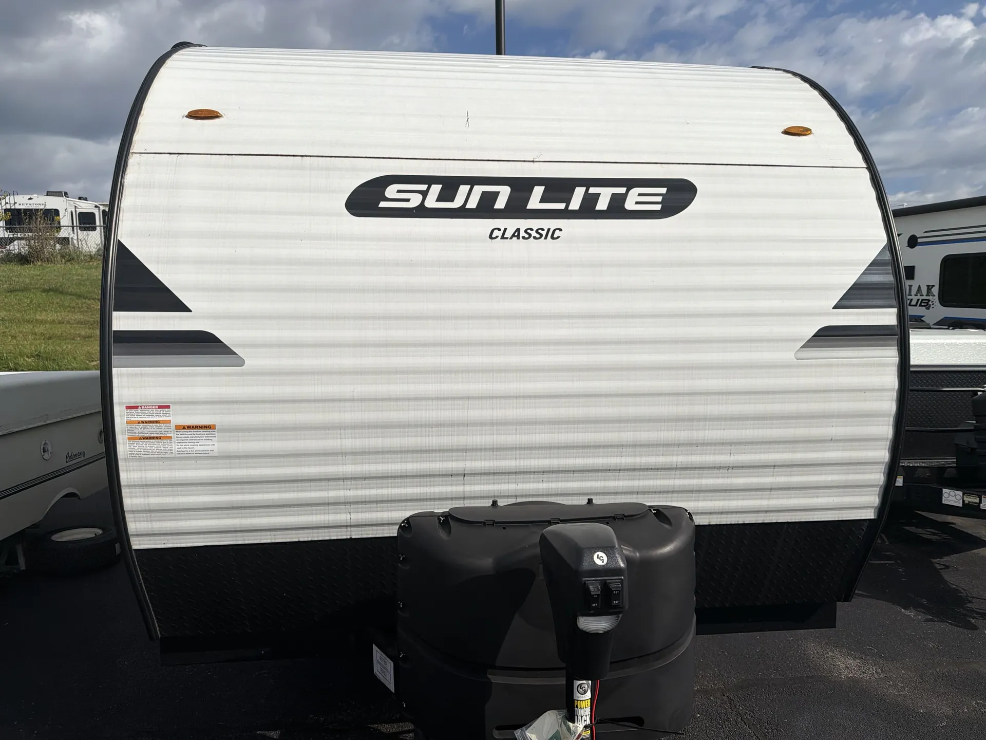 2022 Sunset Park RV Sun Lite 18RD — front