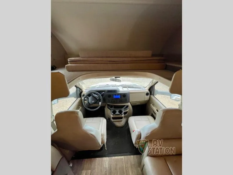 2023 Thor Motor Coach Quantum Used    SE31 - Photo 3