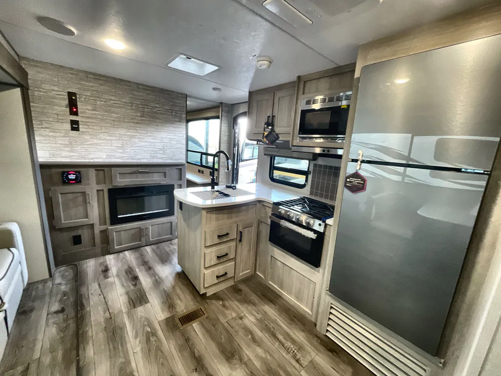 2026 Coachmen Catalina Legacy 343BHTS DEN, Photos photo 12