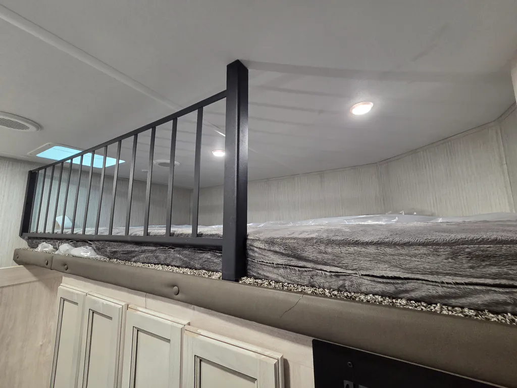 2022 Forest River Sandpiper 3330BH, Photos photo 11