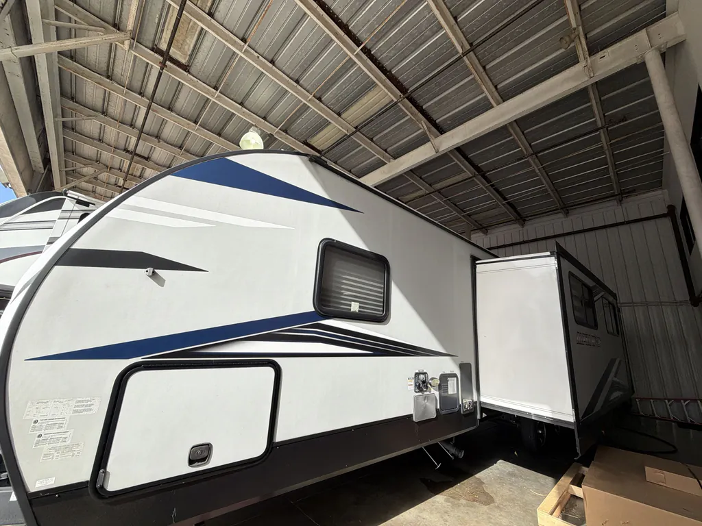 2021 Forest River Cherokee Alpha Wolf 33BH-L, Photos photo 6