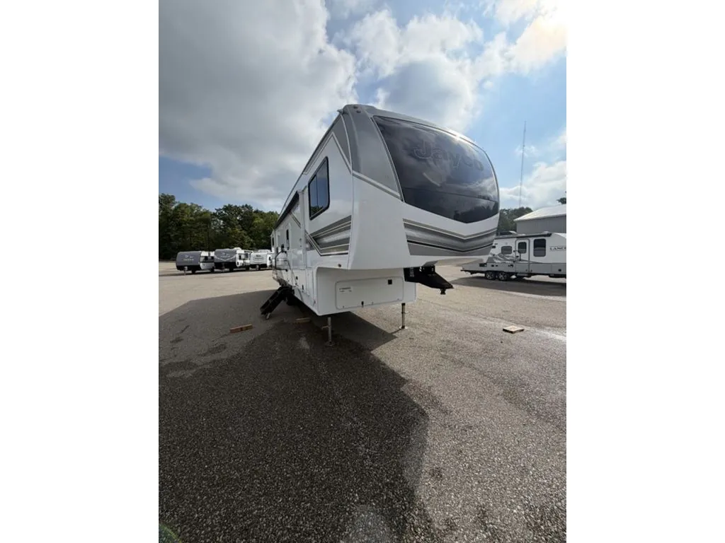 2027 Jayco Eagle 31QBH - Photo 2
